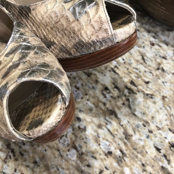 Stuart Weitzman Snakeskin Slingback Metallic & Neutral Heel Pumps 7.5 - Picture 7 of 9